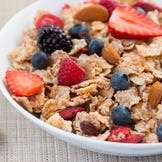Kernige Basis: Müslis, Flocken und Porridge